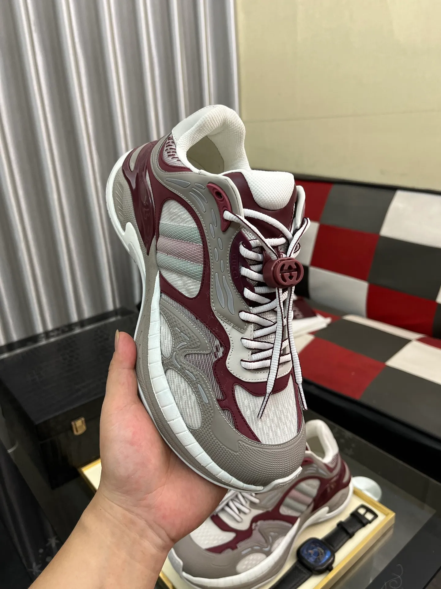 Men's men's shoes 💰1040⌚️⌚️GUCCI Gucci's new dad shoes 🇮🇹Top version🇮🇹🔜Purchasing level High version: The original disassembly took more than 3 months to develop 1:1, the version has been upgraded again, chips, packaging, imported mesh, all made with computerized cars Couple 👫 style 🔜Versatile in all seasons🔜 Fashion🔜 Personality 🔜Distinctive 🔵Full range of layouts, welcome to inquire for pictures Outsole: The latest original developed TPU vacuum Upper: Original mesh, super breathable 💯Full set of packaging Medium and low belt LOGO Size: Women's size 35-40 Men's size 38-45 (38 45 customized